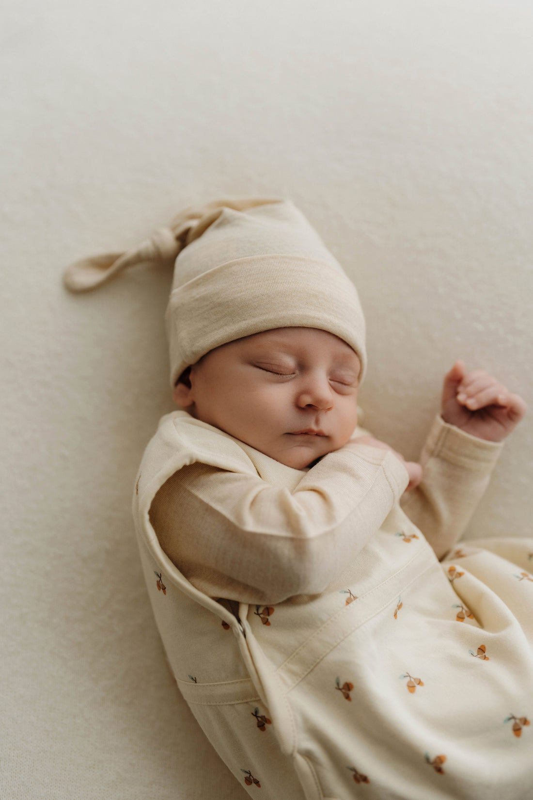 Merino Kids Go Go Bag All Seasons - Woodland Acorns White Childrens Sleeping Bag from Jamie Kay NZ