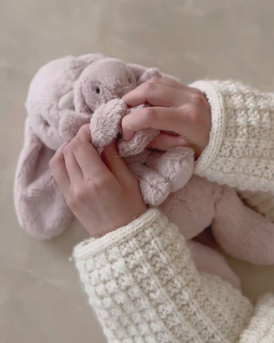 Snuggle Bunnies - Frankie the Hugging Bunny - Marshmallow